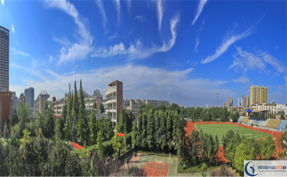 成都市龍泉中學實驗班人數(shù)是多少？