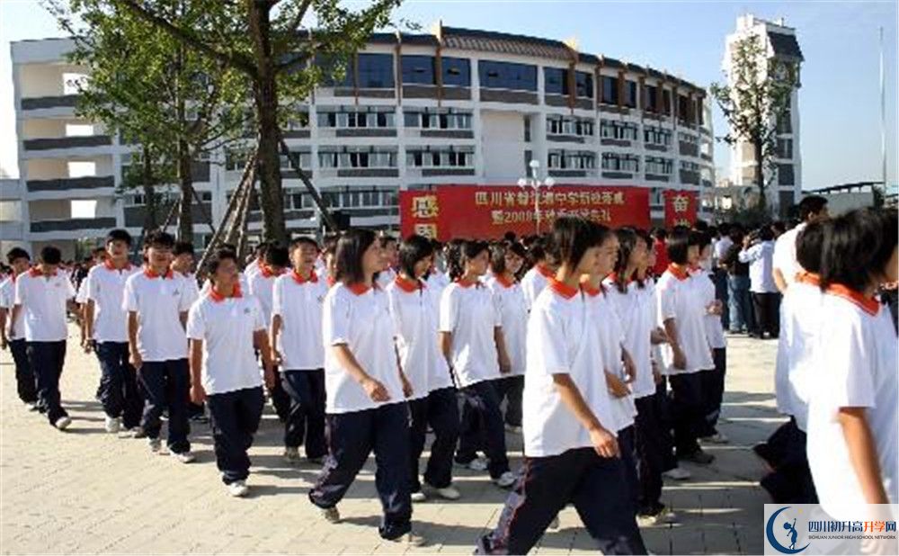 都江堰中學(xué)是私立收費(fèi)嗎？