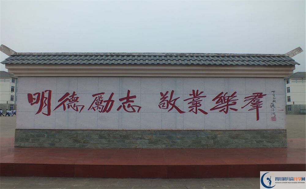 淮口中學是私立收費嗎？