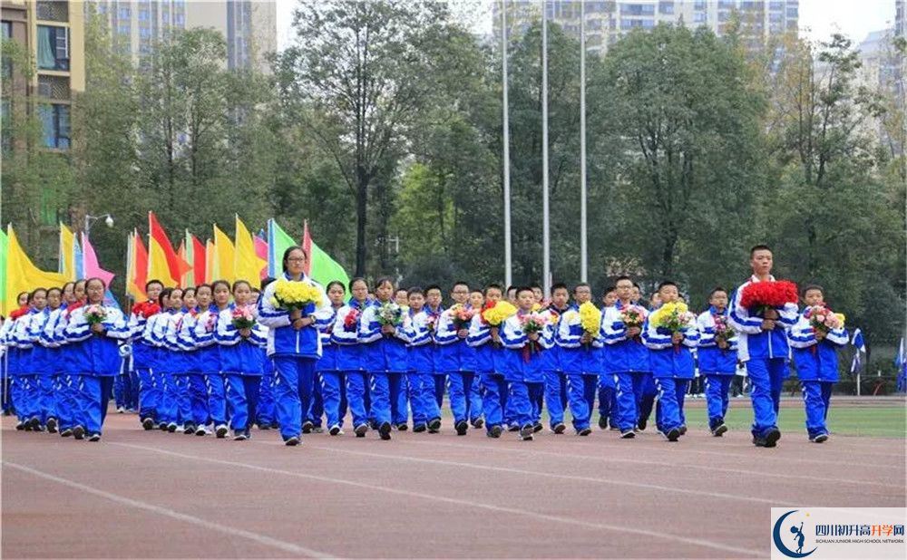 成都石室中學實驗班學費貴嗎？