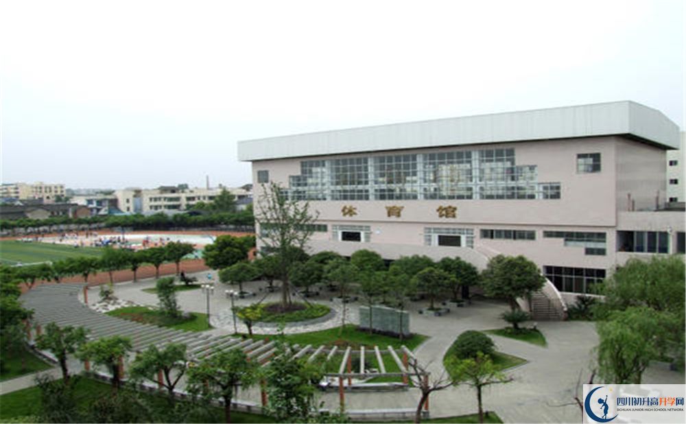 邛崍二中實(shí)驗(yàn)班學(xué)費(fèi)貴嗎？