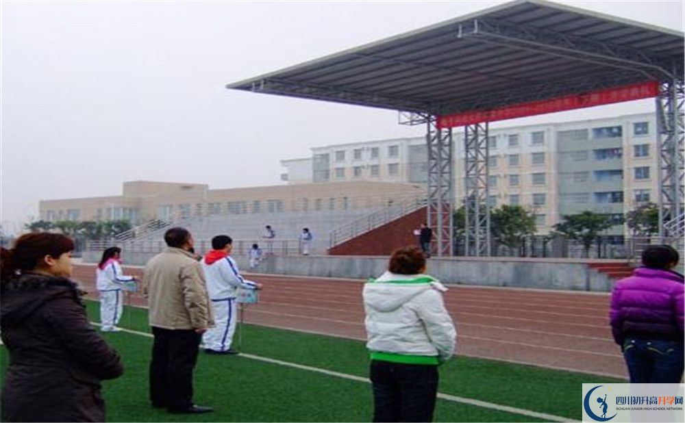 電子科技大學(xué)實(shí)驗(yàn)中學(xué)在校學(xué)生總?cè)藬?shù)是多少？