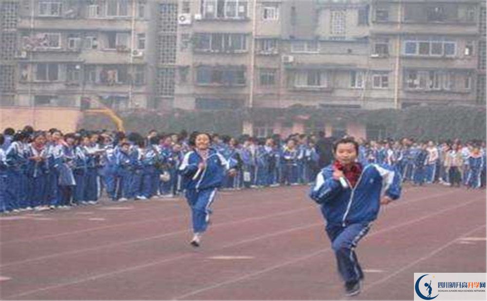 成都新世紀(jì)外國(guó)語(yǔ)學(xué)校在校學(xué)生總?cè)藬?shù)是多少？
