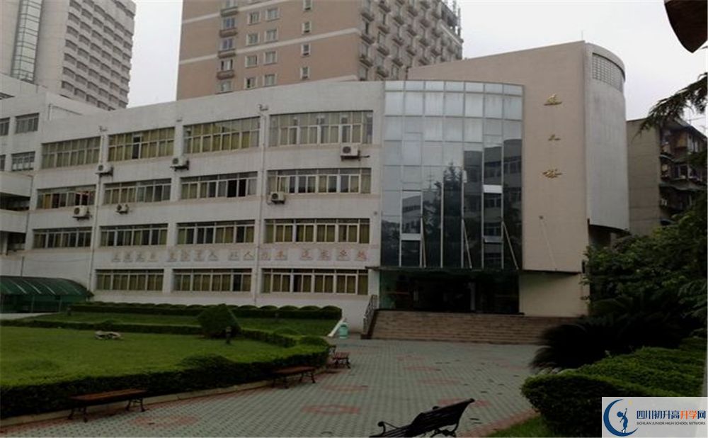 成都市鹽道街中學(xué)軍訓(xùn)多久？