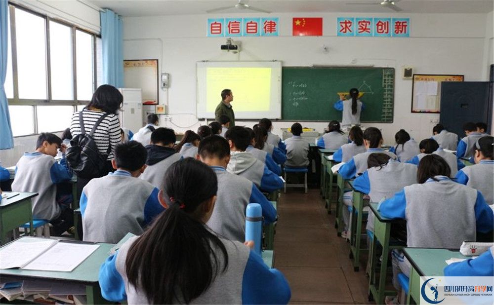 瀘州市田家炳中學(xué)2020年中考錄取分?jǐn)?shù)線是多少？