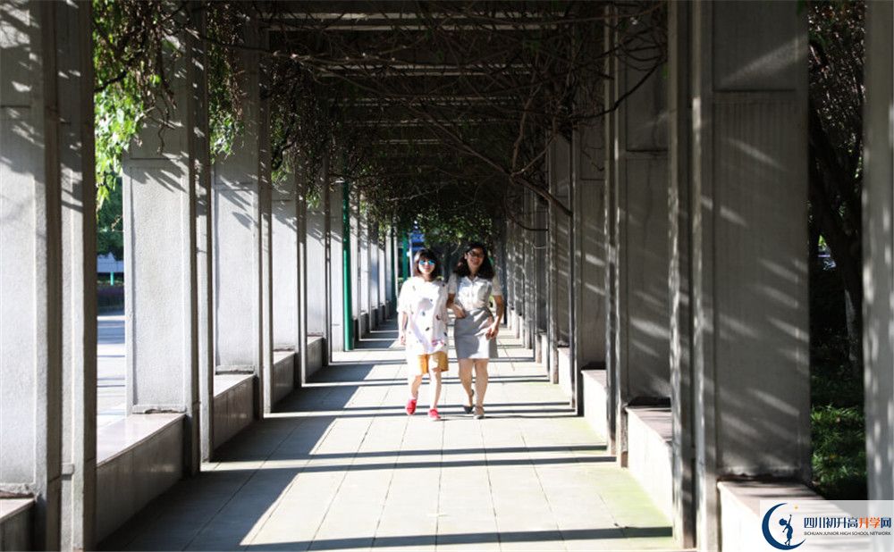 成都市龍泉中學(xué)2020年招生電話是多少？