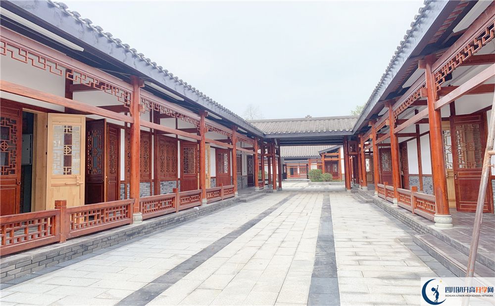 成都綿實(shí)外國(guó)語(yǔ)學(xué)校2020年學(xué)費(fèi)多少？
