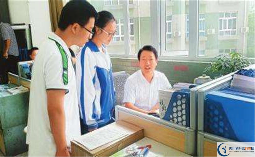 成都十七中2020年學(xué)費(fèi)多少錢？